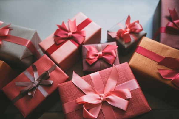 Importance of Festive Gifts for Business Promotion